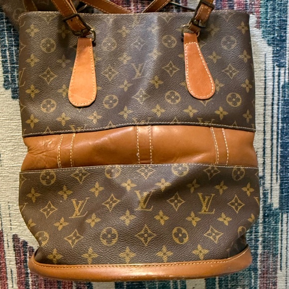 Louis Vuitton VINTAGE Monogram Bucket Purse w pouch, great used condition - Picture 9 of 16
